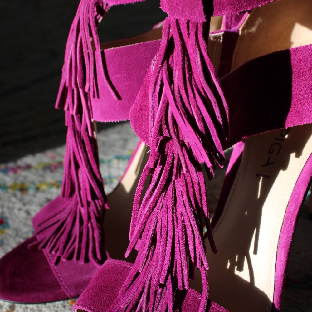 Suede Via Spiga Fuschia Women's Tassled Heels - Picture 3 of 12